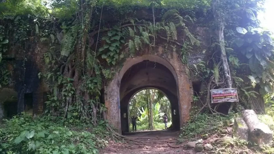 Eksplorasi Keindahan dan Sejarah Benteng Karangbolong di Pulau Nusakambangan