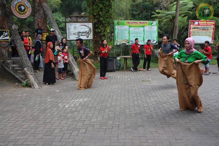 Lomba Balap Karung