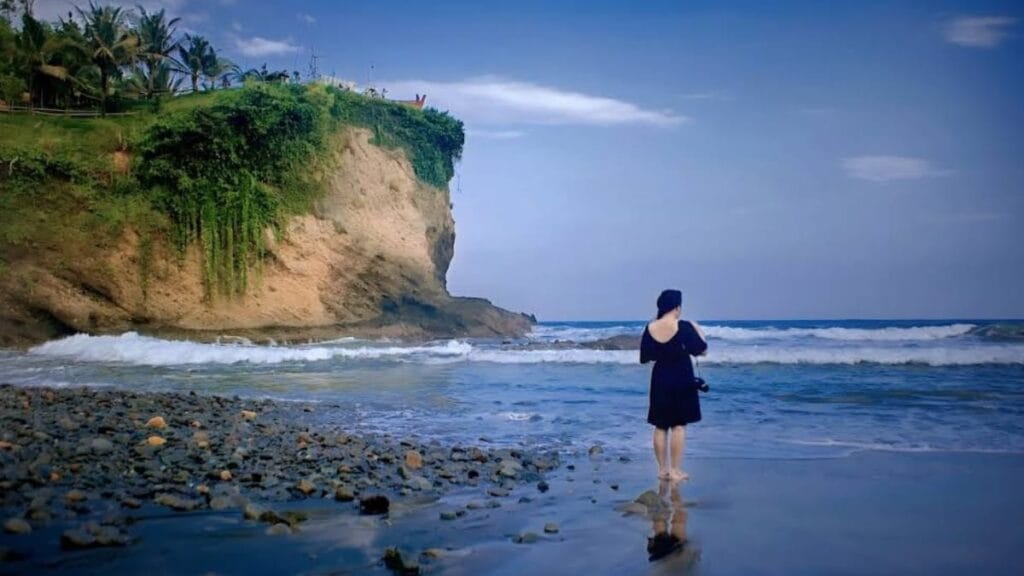 Pantai Watu Bale