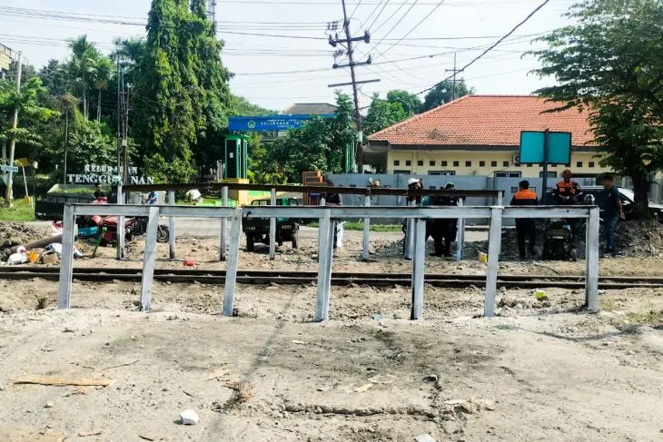 Perlintasan Kereta Api Commuter Line (CL) Jenggala Ditutup